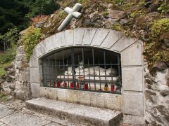 Boží hrob zepředu zprava