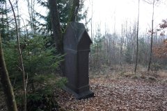 kaplička křížové cesty zezadu zleva
