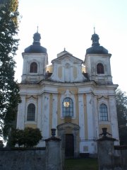 průčelí kostela