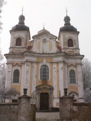 průčelí kostela