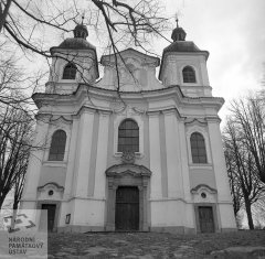 průčelí kostela