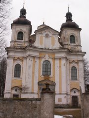 průčelí kostela