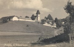dobová pohlednice vsi s kostelem