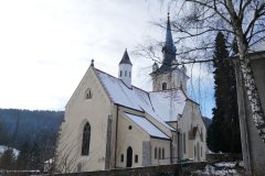 pohled zezadu zleva