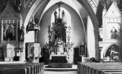 starší foto interiéru kostela - zadní část