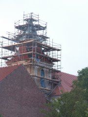 detail opravované věže
