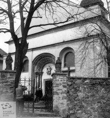 průčelí kostela