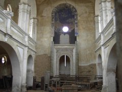 interiér synagogy při probíhající rekonstrukci