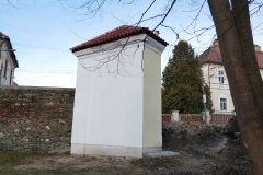 pohled zezadu zleva