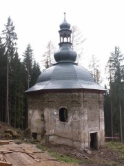 kaple po částečné opravě