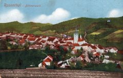 dobová pohlednice vsi s kostelem (vpravo)