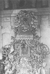 historické foto oltáře kostela