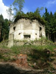 průčelí kostela