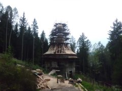 pohled zezadu zleva