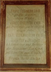 náhrobek v interiéru