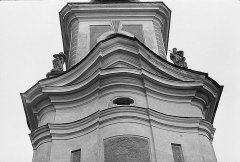 horní část průčelí
