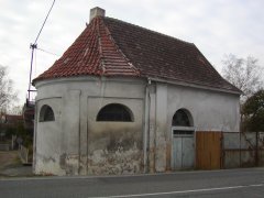 pohled zezadu zleva