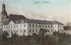 dobová pohlednice s motivem kostela