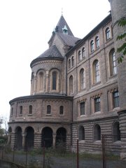 pohled zezadu zleva