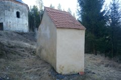 pohled zezadu zleva